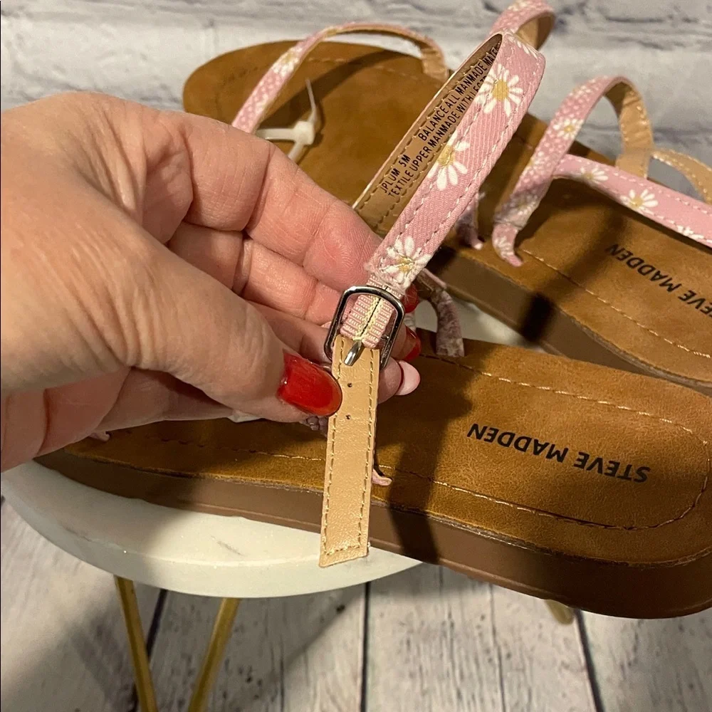 Steve Madden Daisy Pink Strappy Sandals NWOB. Size 5